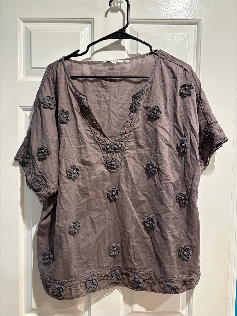 Boden short sleeve top blouse 3-d floral embroidery gray-purple sz 18